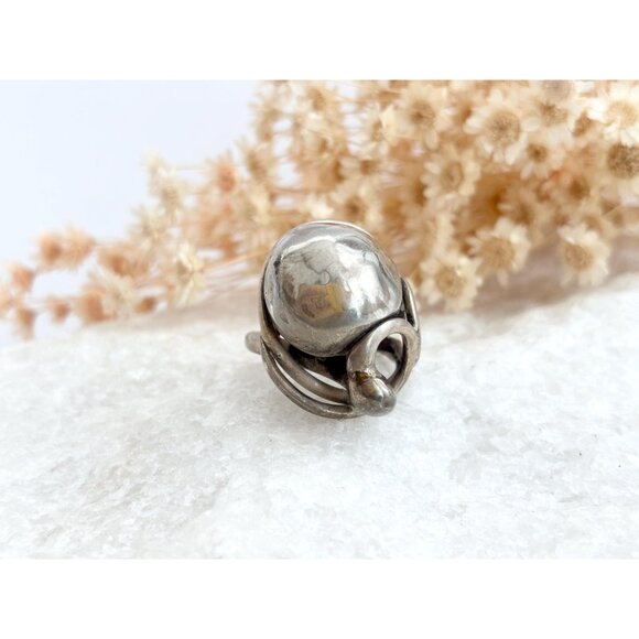 Pewter Unusual Modernist Orb Abstract Style Silver Toned Vintage Ring - sz 6.5 - Picture 1 of 15